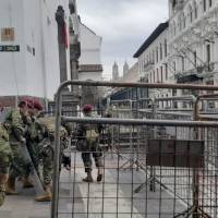 El Palacio de Carondelet está blindado de mallas metálicas y fuerte contingente de militares y policías ante anuncio de protestas