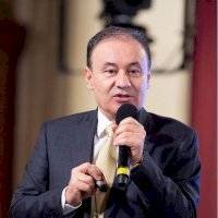 "Para tener la lengua larga hay que tener la cola corta", revira Durazo a Fox