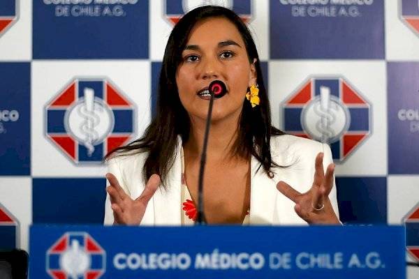 Izkia Siches: "No podemos ver al ministro de Salud enfatizando las medidas de prevención y otros ministros potenciando el turismo"