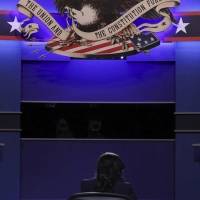 Segundo debate: Las redes aplauden a la moderadora Welker y se mofan de Melania y Donald Trump