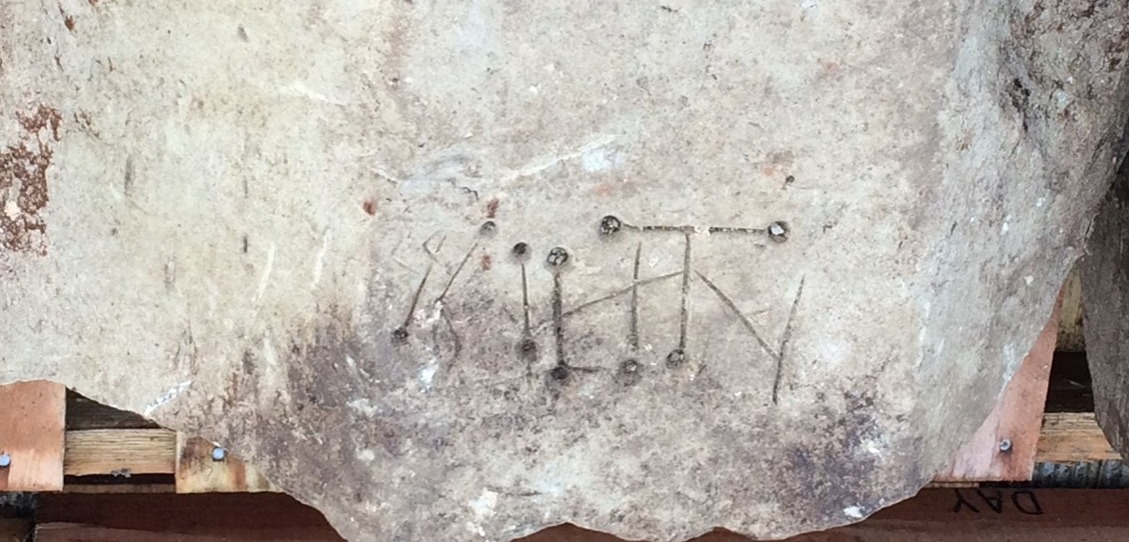 Presuntos signos de brujería encontrados en una iglesia medieval en Inglaterra. 