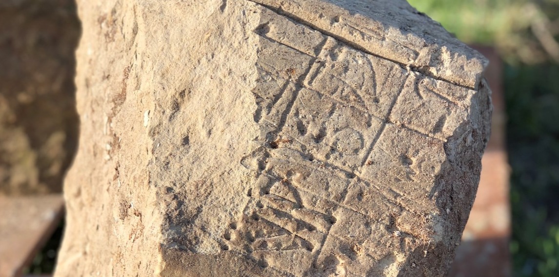  Presuntos signos de brujería encontrados en una iglesia medieval en Inglaterra. 