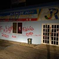 Vandalizan el comité del alcalde de Lares