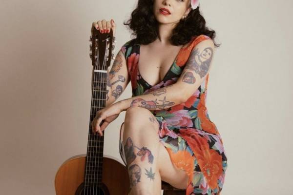 Mon Laferte ya votó en el plebiscito: sufragó en México