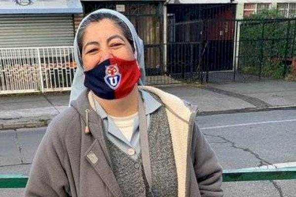 Ejemplo a seguir: una monja llegó a las 7:30 am para ofrecerse como vocal de mesa voluntaria en el plebiscito