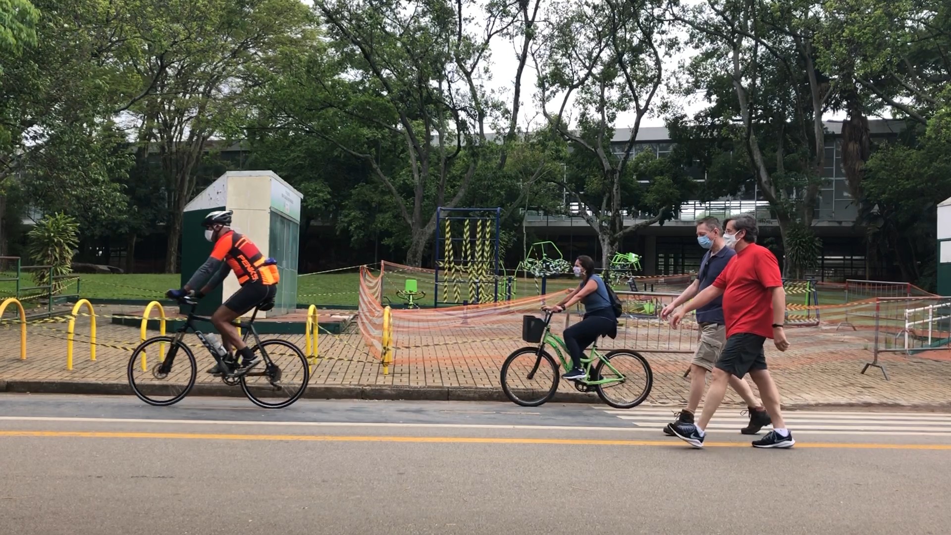 Parque Ibirapuera Quem passeia pelo Ibirapuera ainda vê muitas áreas fechadas ao público