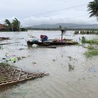 Tifón deja 8 desaparecidos, miles de desplazados en Filipinas