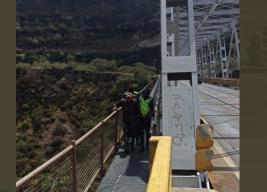 Hombre dejó carta de despedida e intentó saltar del puente del río Chiche