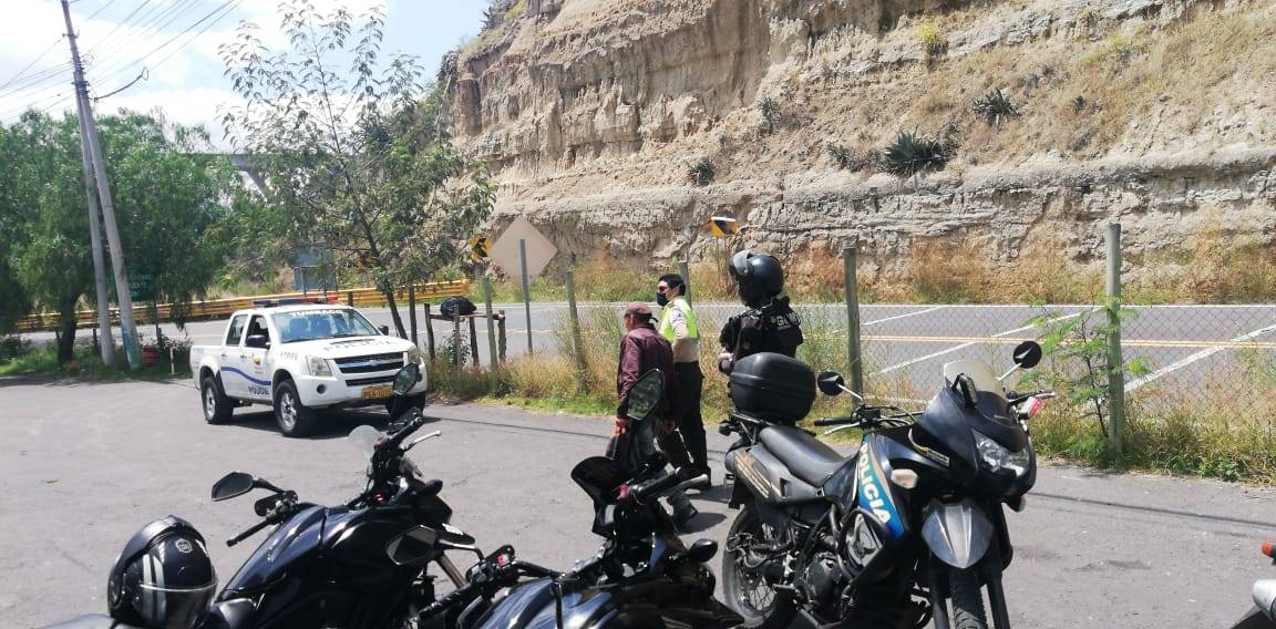 Salvan a hombre que intentó saltar del puente del río Chiche