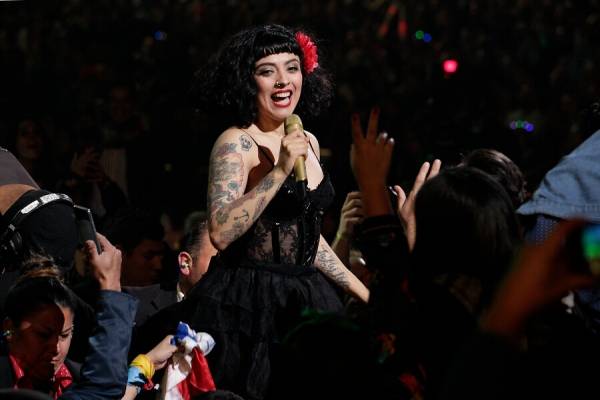 Histórico triunfo de Mon Laferte sobresale en los Latin Grammy: revisa la lista de ganadores