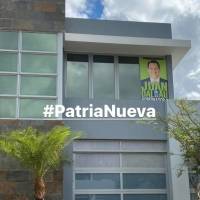 Amenazan con multar a vecinos de urbanización en Montehiedra por carteles de Juan Dalmau