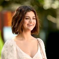 Billie Eilish, Selena Gomez, y más celebridades que celebraron importantes hits en 2020