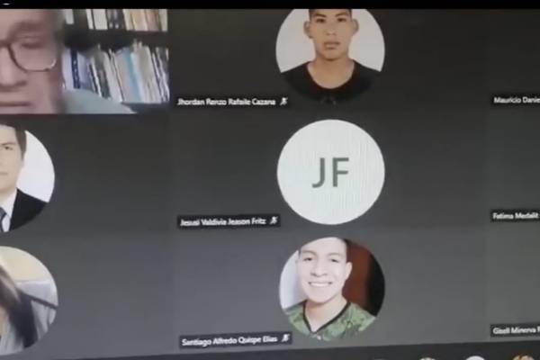 Profesor colapsa en clase de zoom: "Ya no tengo ganas de enseñarles, ya me harté"