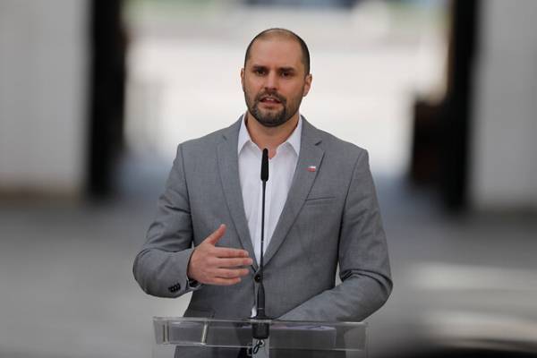 Bellolio califica como "maniobra para sacar más likes en Twitter" el proyecto de tercer retiro del 10%