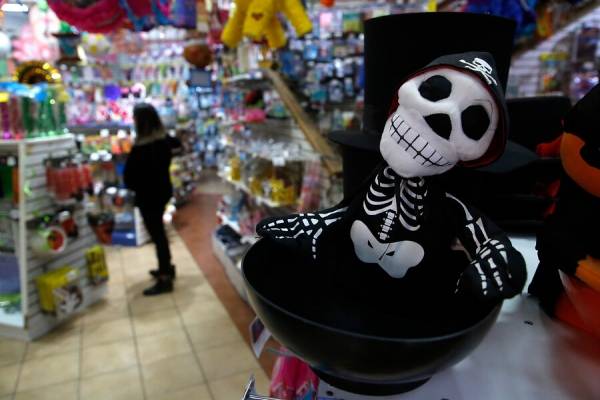 El llamado de la Intendencia: comunas en cuarentena no podrán celebrar Halloween este fin de semana