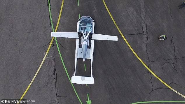 El auto volador de KleinVision. El auto volador de KleinVision.
