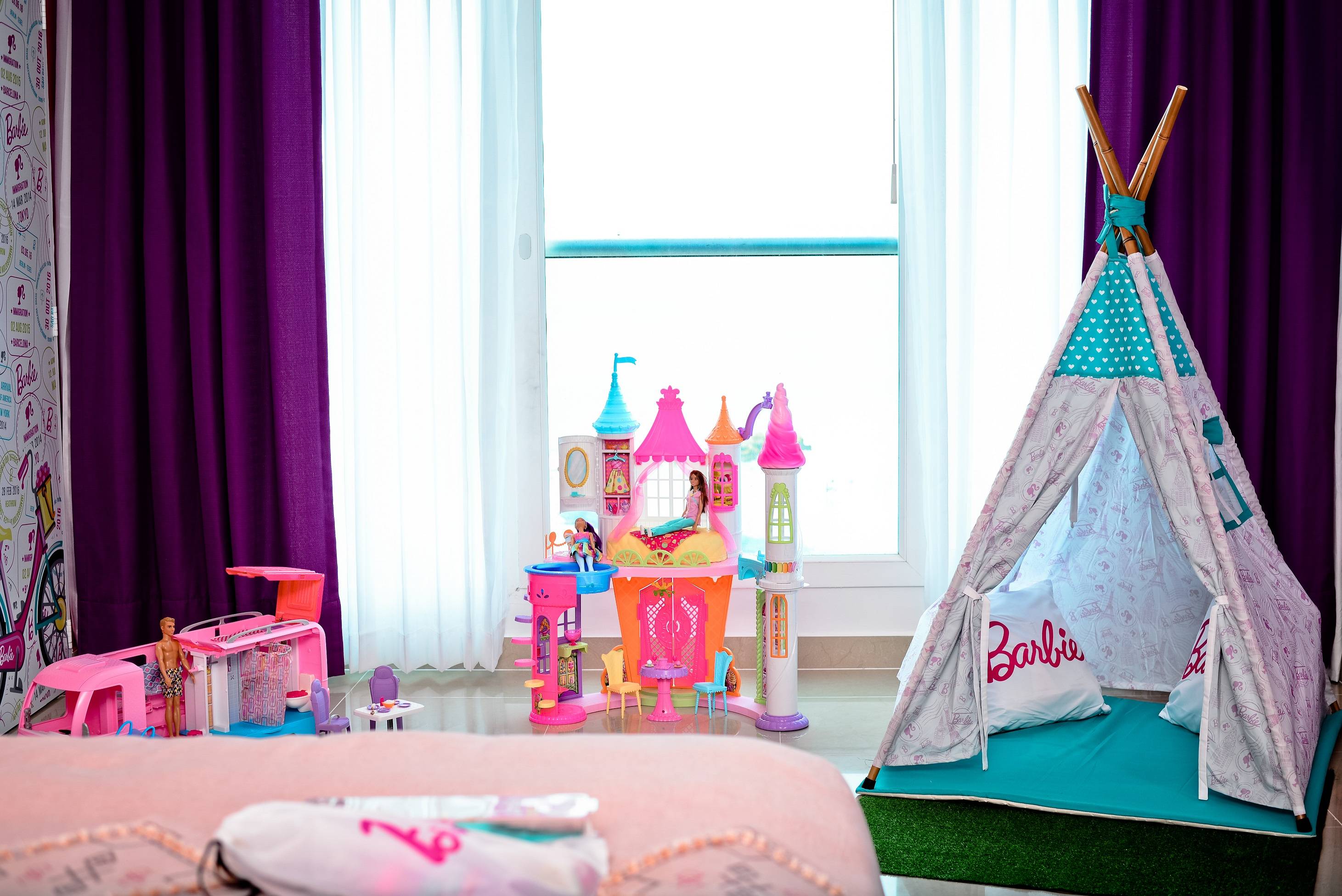 cartagena barbie hilton