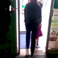Policías resguardan a niña de tres años en la Venustiano Carranza; presuntamente fue abandonada