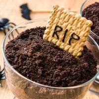 Receta: Crea un "cementerio" con mousse de chocolate
