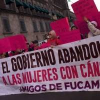 Advierten alza de casos de cáncer de mama por desabasto de medicamentos