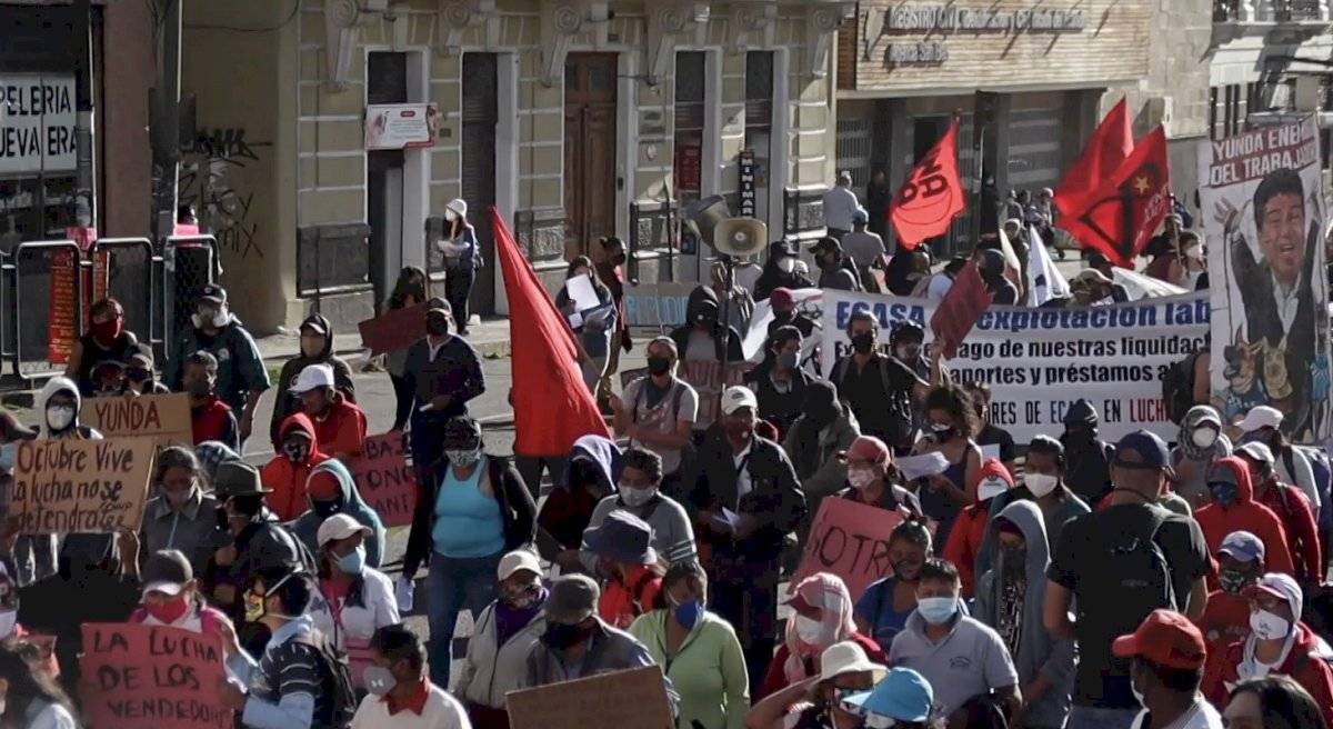 Cientos toman las calles de Quito para defender los derechos de los trabajadores