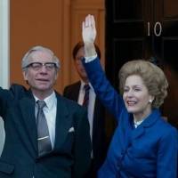 Nuevo trailer de The Crown muestra la tensa relación entre Margaret Thatcher y la Reina Isabel II