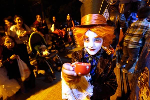 Minsal no recomienda Halloween y advierte que la máscara del disfraz no reemplaza a la mascarilla contra el covid