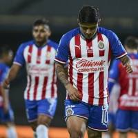 Chivas separa a tres jugadores más por "faltas al reglamento"