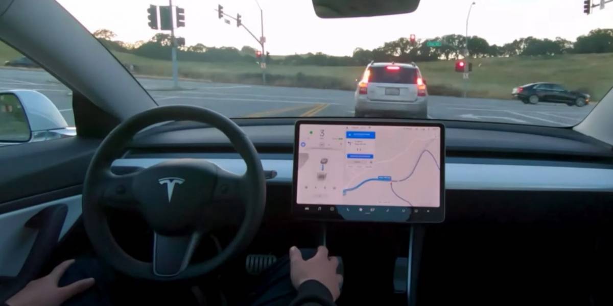 La función Boombox de los Tesla permite que auto emita cualquier sonido hacia el exterior del vehículo