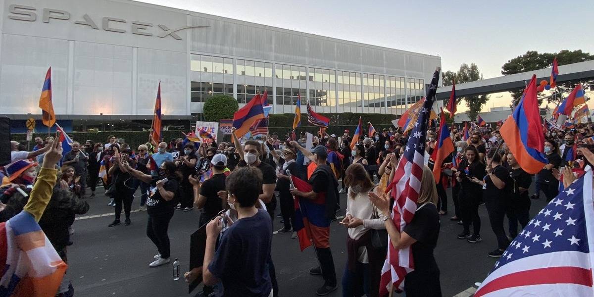 SpaceX: activistas protestan contra Elon Musk por lanzamiento de satélite turco