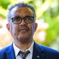 Jefe de la OMS hará cuarentena tras contacto con un positivo a COVID-19