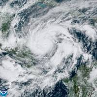 Eta avanza a Centroamérica como huracán categoría 4