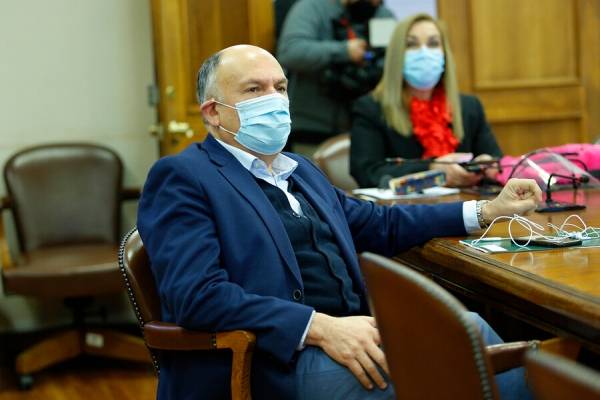 ¿Cómo? Sergio Bobadilla pregunta si es "parte de un pueblo originario" porque "estoy en Chile desde que nací"