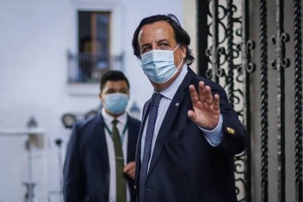 Lo acusaron y se fue: así fue la jornada del ex Ministro Pérez, quien presentó su renuncia al Presidente
