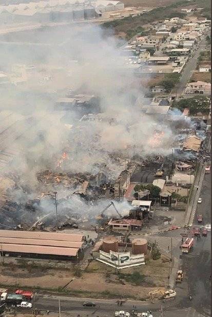 Incendio en fábrica de cartón en Durán