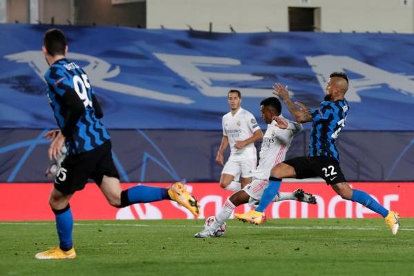Los minutos de Arturo Vidal y Alexis Sánchez fueron lo único positivo de la derrota del Inter de Milán ante Real Madrid