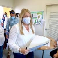 Wanda Vázquez Garced ejerce su voto por el sí en el plebiscito