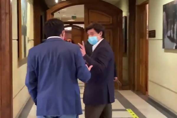 Caos total en RN por el segundo retiro del 10%: diputado Durán califica a Torrealba como el "peor jefe de bancada que hemos tenido"