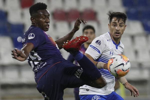 Zampedrineta con el Enano de conductor: Universidad Católica logró una agónica clasificación en Copa Sudamericana