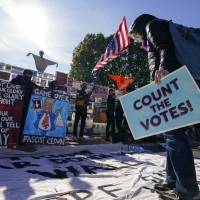 Jueces rechazan demandas de Trump en los estados de Georgia y Michigan