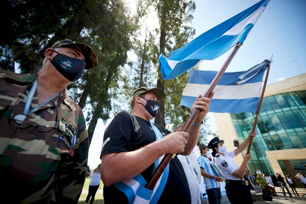 200 años del primer izamiento de la bandera Argentina en Malvinas