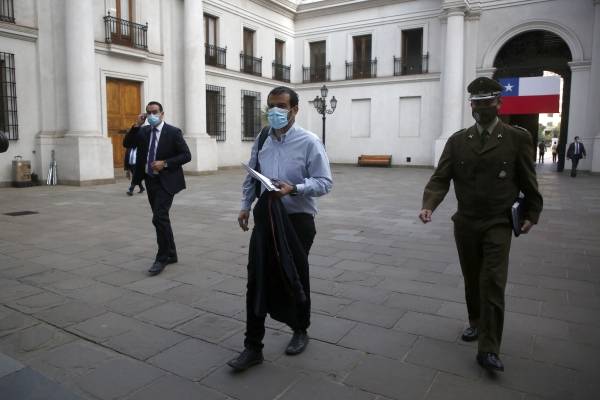 Delgado se mete "de cabeza" en la reforma a Carabineros