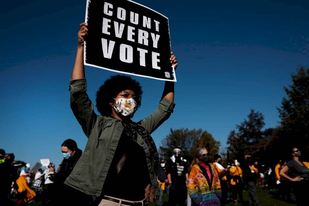 Adherentes de Biden pidiendo que todos los votos sean contados / Foto: Getty Images
