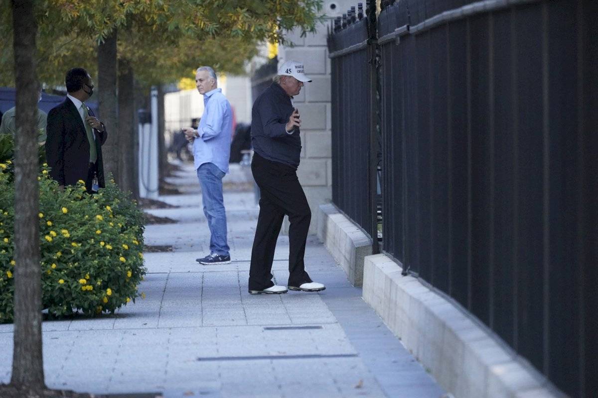 El presidente de los Estados Unidos, Donald J. Trump, regresa a la Casa Blanca después de jugar golf en el Trump National Golf Club