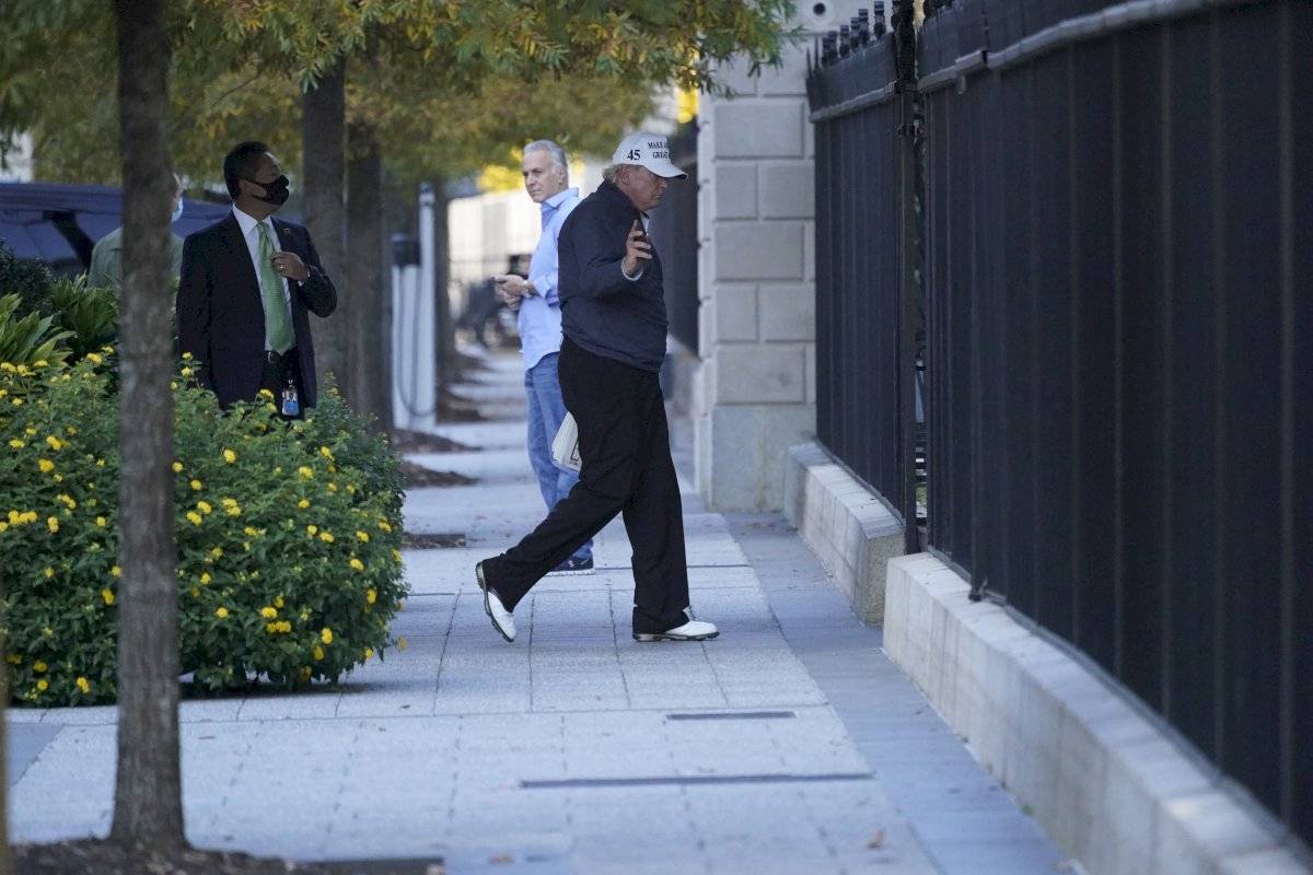 El presidente de los Estados Unidos, Donald J. Trump, regresa a la Casa Blanca después de jugar golf en el Trump National Golf Club