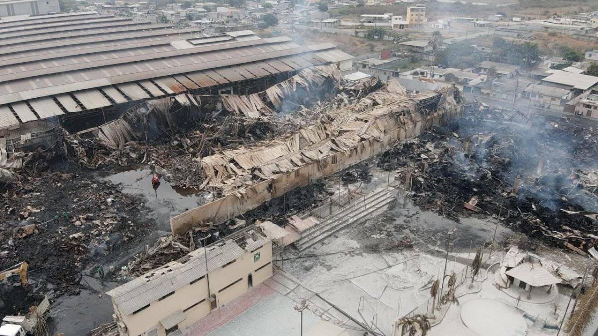Incendio en fábrica cartonera