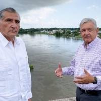 Con recursos del Fonden compraban muebles: AMLO