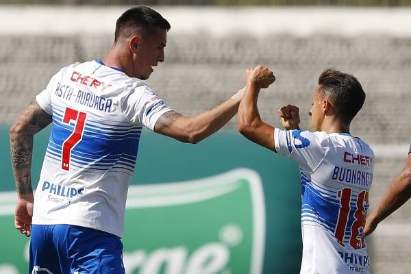La UC goleó a Palestino y recuperó el liderato exclusivo del torneo