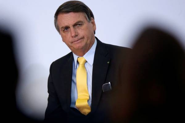 Bolsonaro asegura que Brasil debe "dejar de ser un país de maricas" para enfrentar el coronavirus