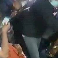 Asaltan con violencia a una combi del Estado de México, pasajeros le dan golpiza al ladrón